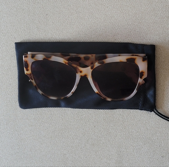 A NEW DAY Tortoise Shell Cateye Sunglasses with Black Pouch - Picture 2 of 5